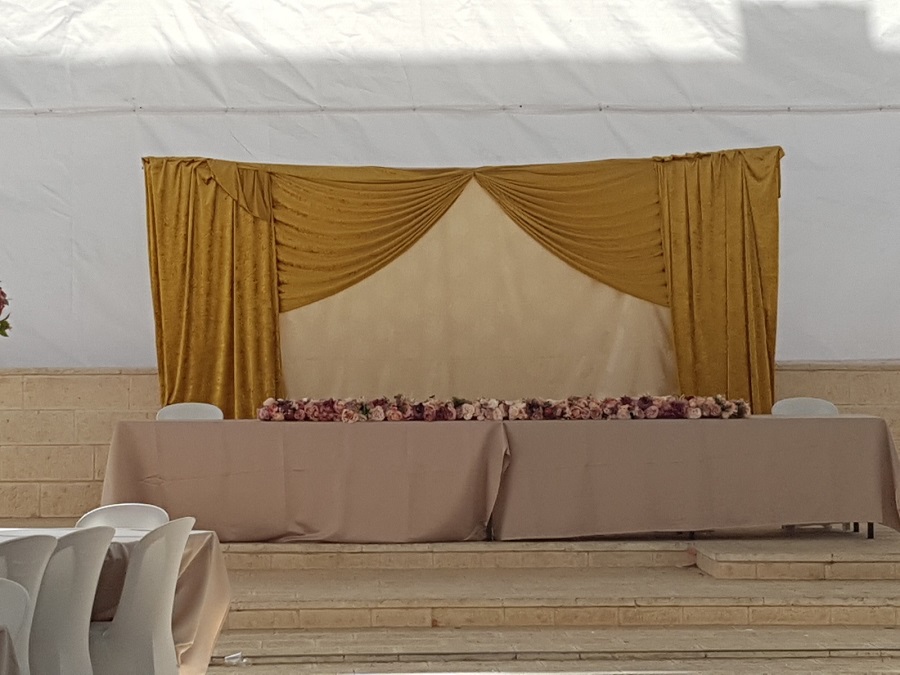 שולחן המזרח בצד הגברים